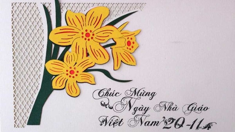 Mẫu thiệp trang trí cúc áo sáng tạo kết hợp cùng những lời chúc nắn nót xuất phát từ đáy lòng.