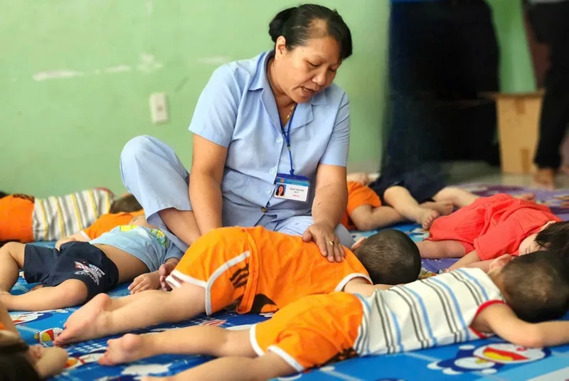 Đăng ký và nhận Giấy chứng nhận nuôi con nuôi chính thức xác lập mối quan hệ cha mẹ - con hợp pháp.