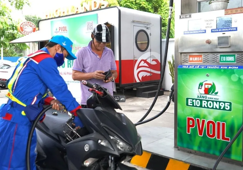 Sơ đồ cấu tạo và tỷ lệ pha trộn thành phần của xăng sinh học E10.